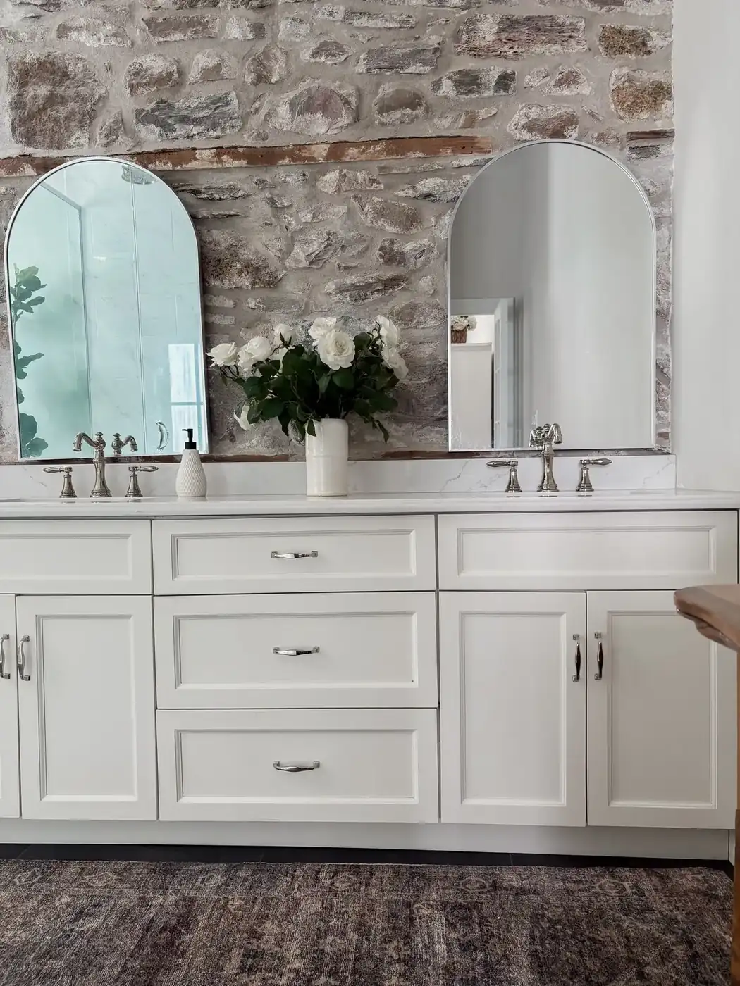 Double rain shower in the main-floor ensuite